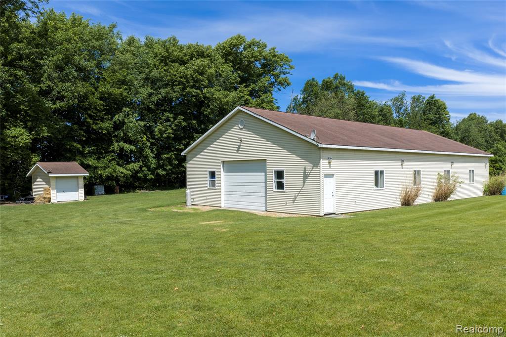 10069 Silver Lake Road Property Photo 7