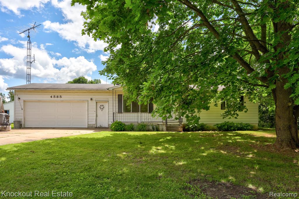 4585 Birch Run Road Property Photo 4