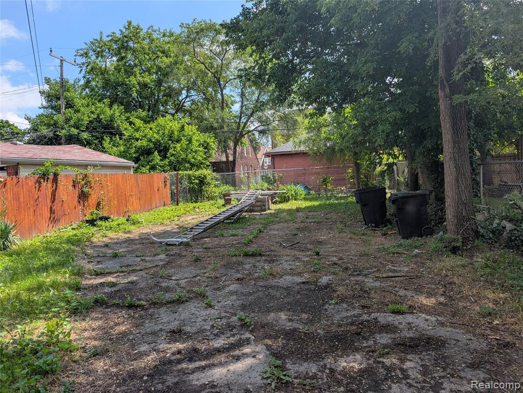 16182 Muirland Property Photo 4