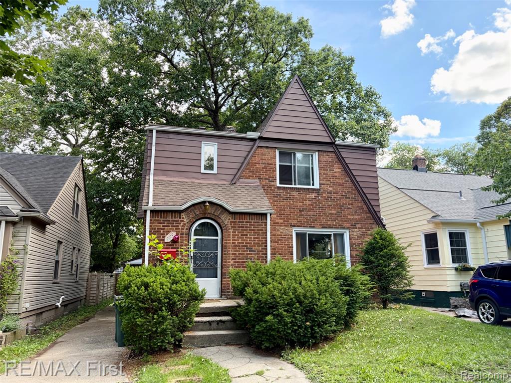 383 W Chesterfield Street Property Photo 1