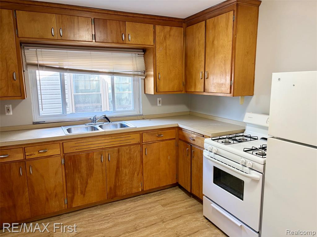383 W Chesterfield Street Property Photo 4