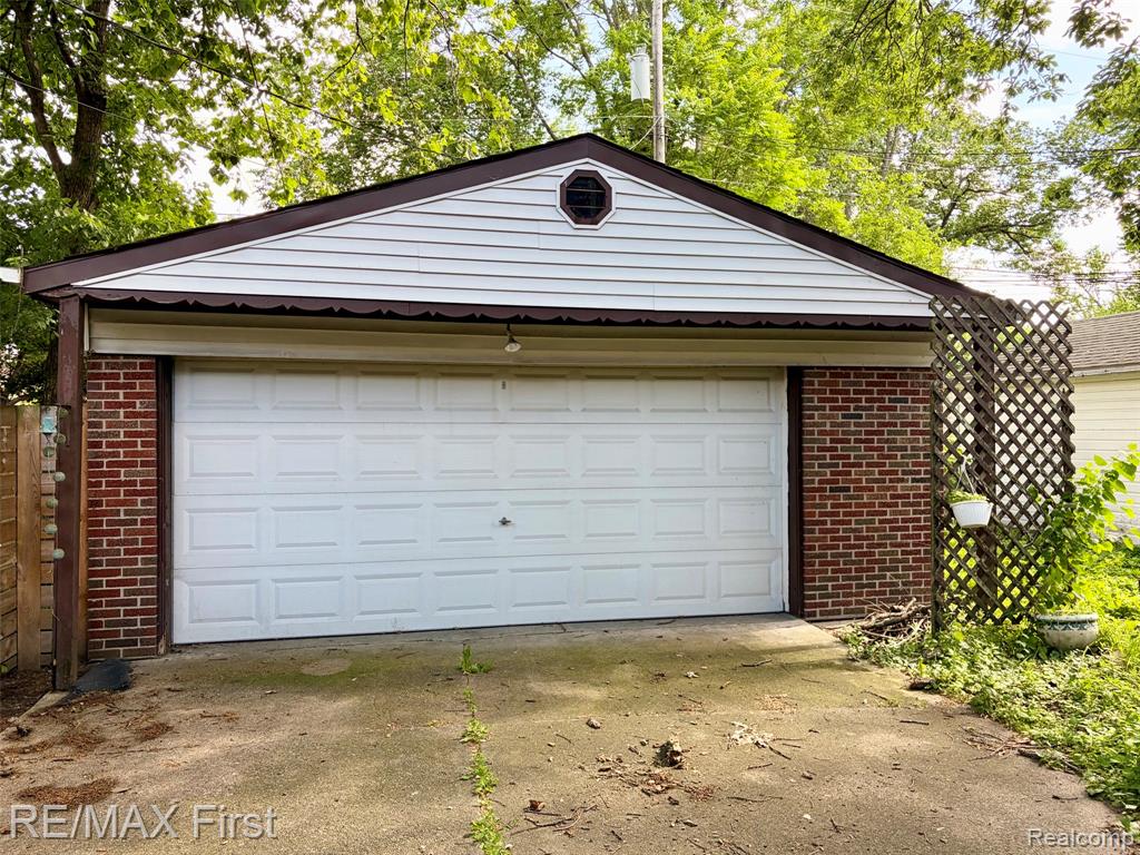 383 W Chesterfield Street Property Photo 8