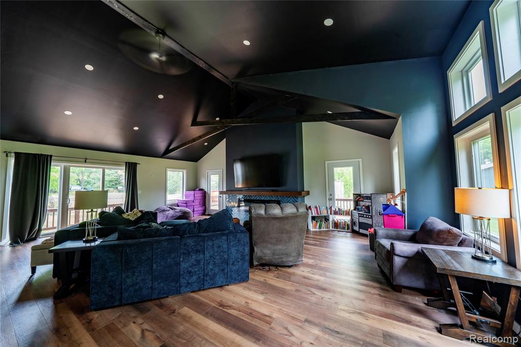 12100 Wilson Drive Property Photo 16