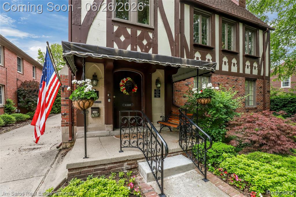 764 Harcourt Road Property Photo 2