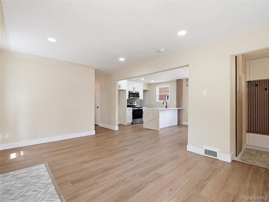 16835 Lesure Street Property Photo 6