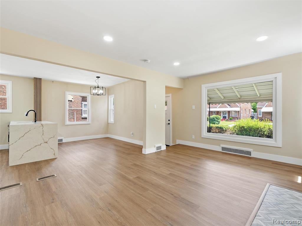 16835 Lesure Street Property Photo 7