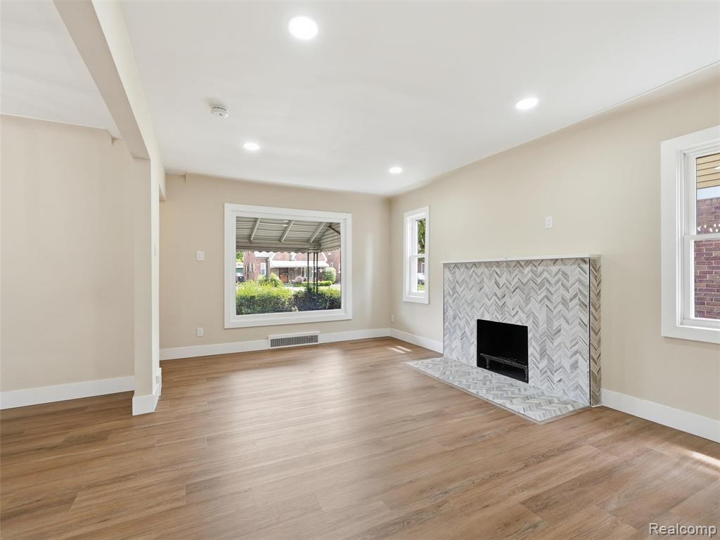 16835 Lesure Street Property Photo 8