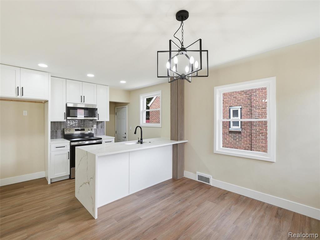16835 Lesure Street Property Photo 9