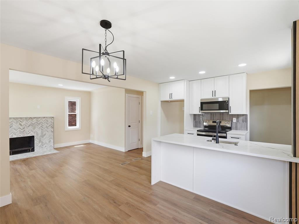 16835 Lesure Street Property Photo 10