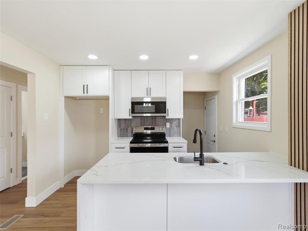 16835 Lesure Street Property Photo 11