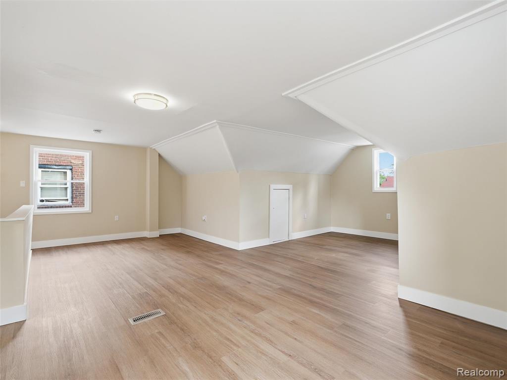 16835 Lesure Street Property Photo 23