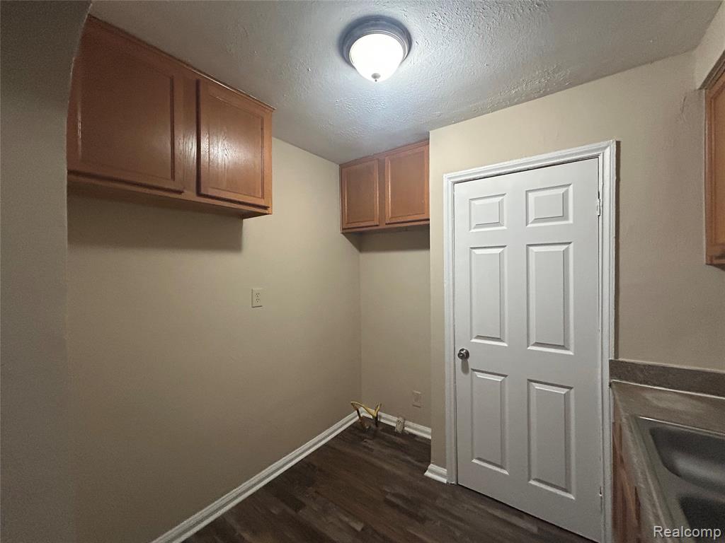 16824 Rutherford Street Property Photo 4
