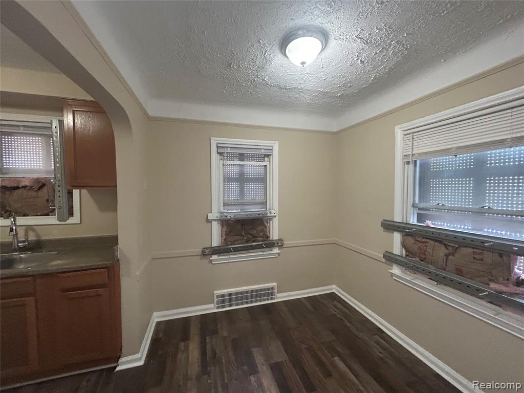 16824 Rutherford Street Property Photo 5