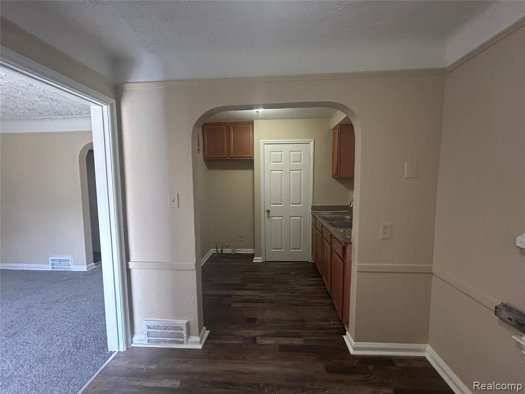 16824 Rutherford Street Property Photo 6