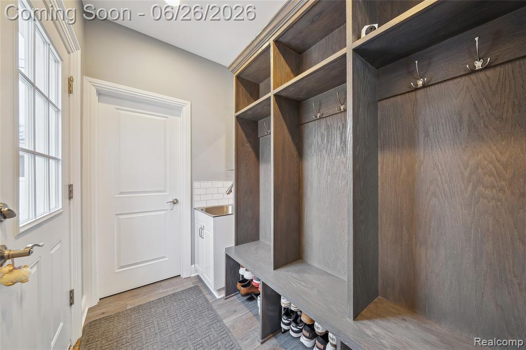 861 Coolidge Road Property Photo 16