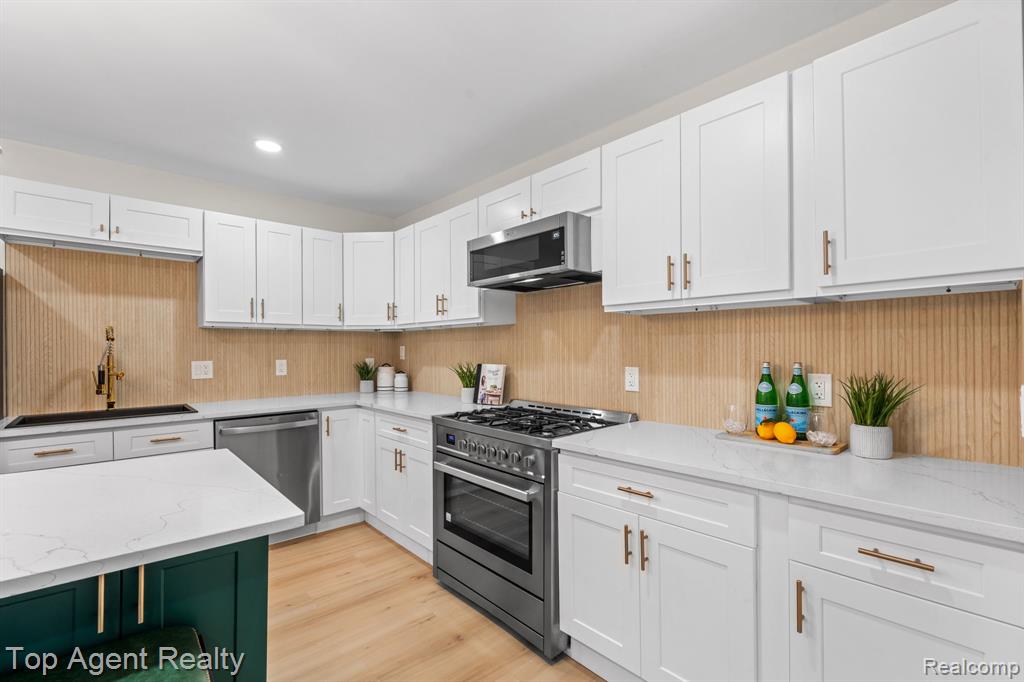 784 Barrington Road Property Photo 12