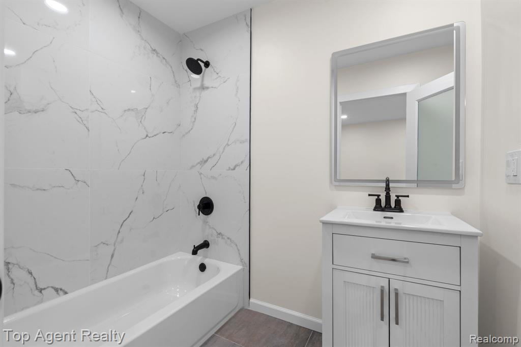 784 Barrington Road Property Photo 22