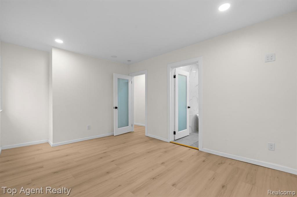784 Barrington Road Property Photo 25