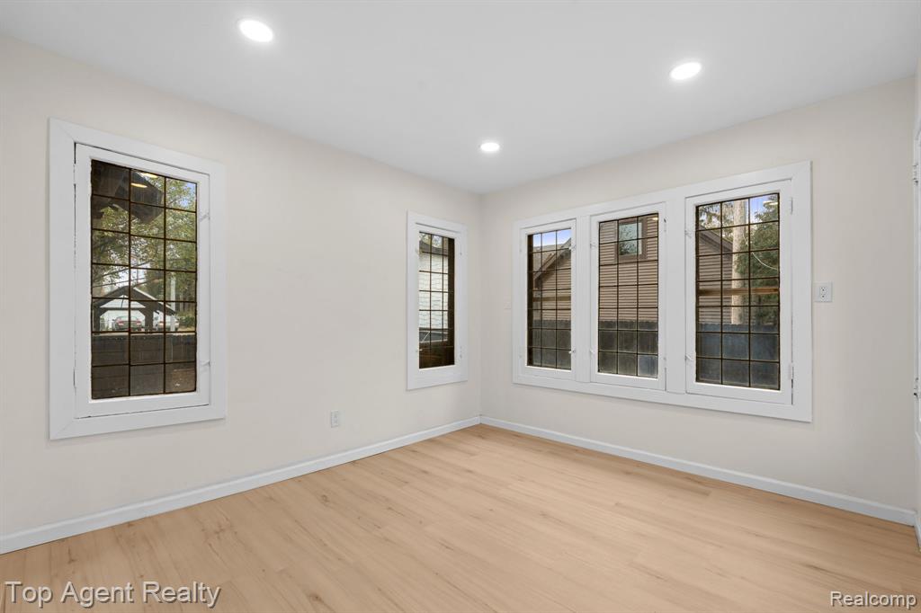 784 Barrington Road Property Photo 28