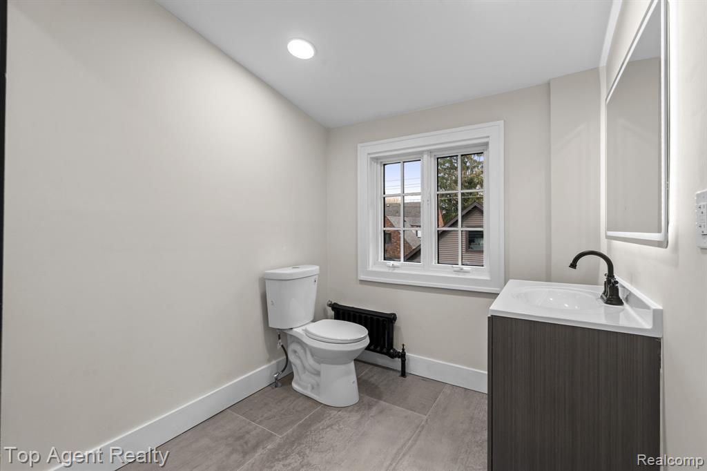 784 Barrington Road Property Photo 34