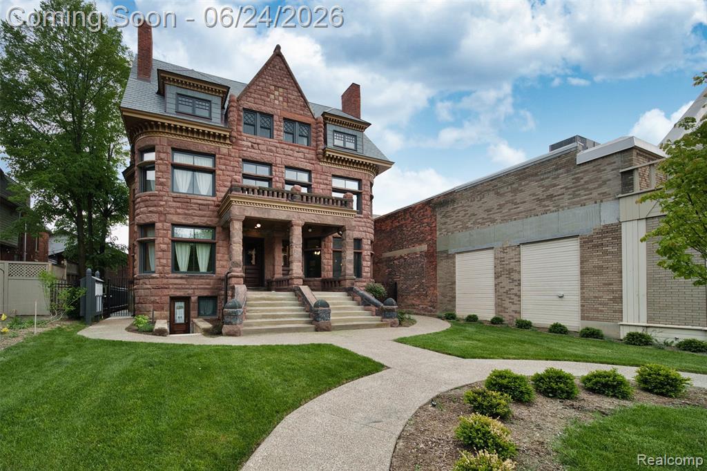 701 W Canfield Street Property Photo 1