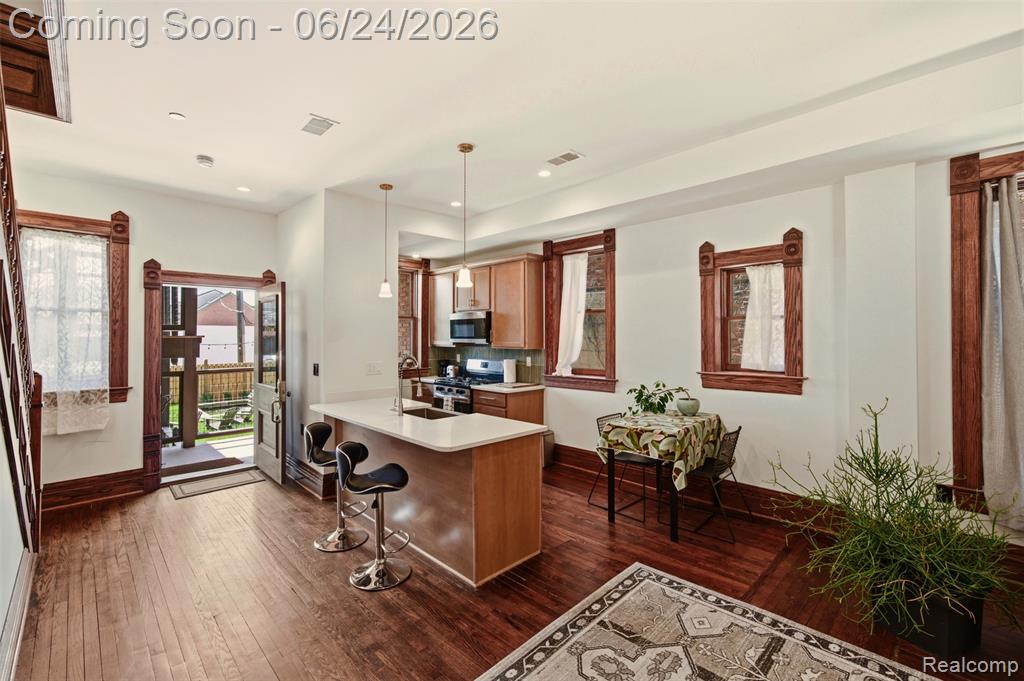 701 W Canfield Street Property Photo 3