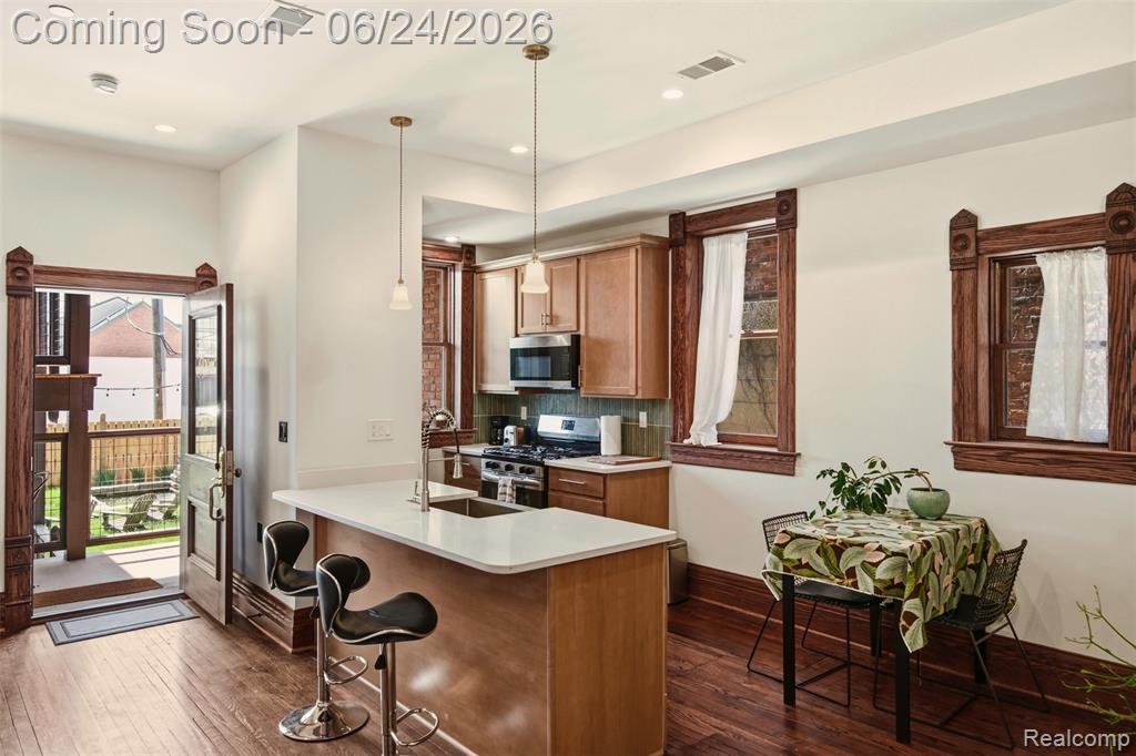 701 W Canfield Street Property Photo 4