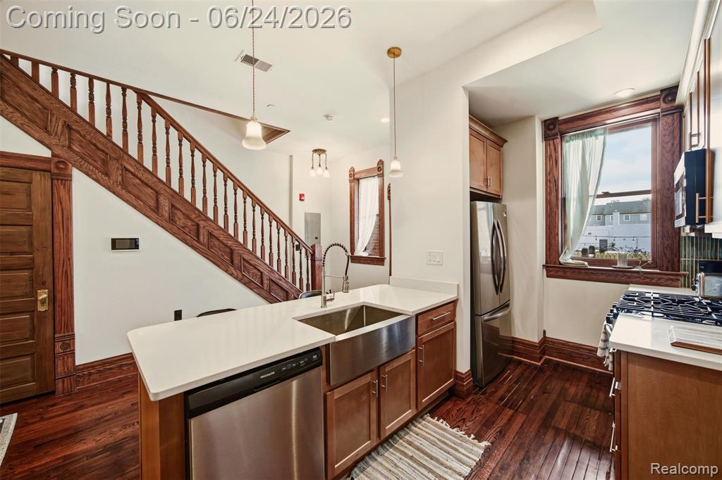 701 W Canfield Street Property Photo 5