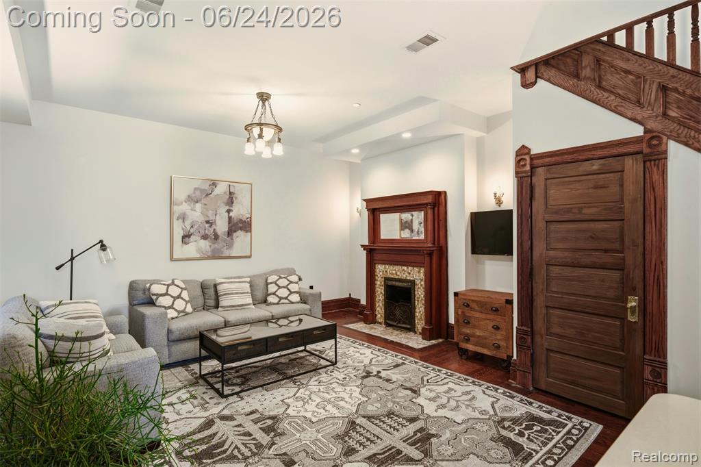 701 W Canfield Street Property Photo 7