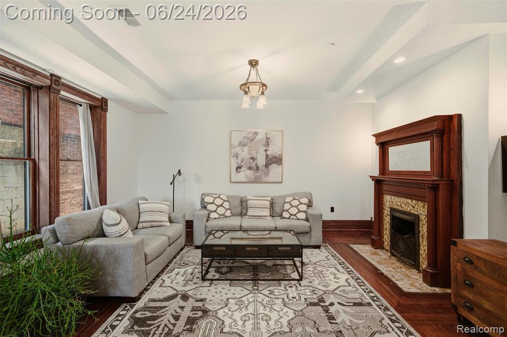 701 W Canfield Street Property Photo 8