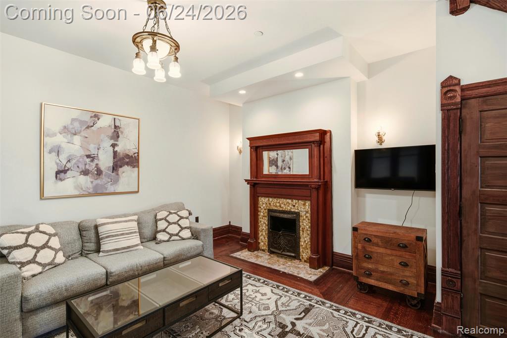 701 W Canfield Street Property Photo 10