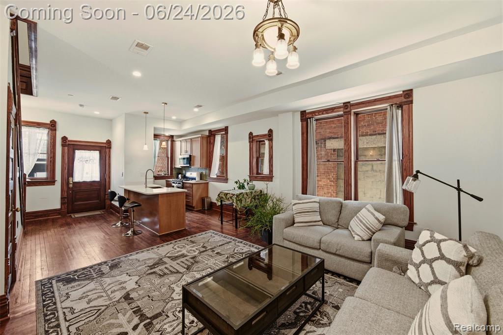 701 W Canfield Street Property Photo 11