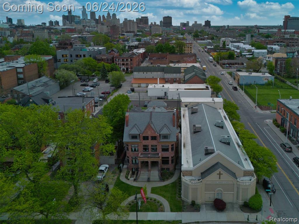 701 W Canfield Street Property Photo 25