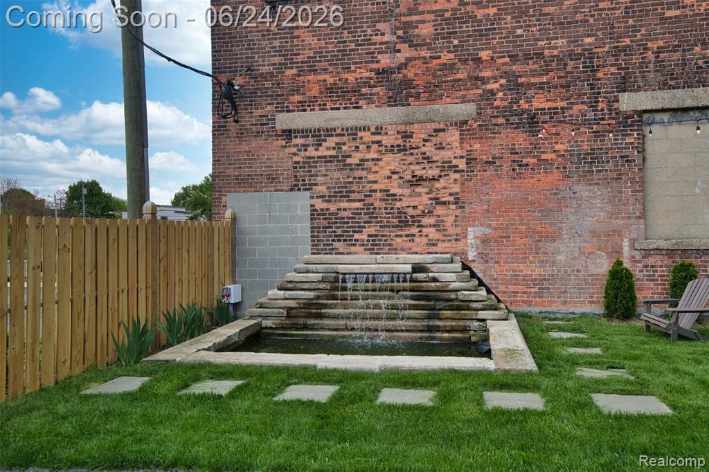 701 W Canfield Street Property Photo 29