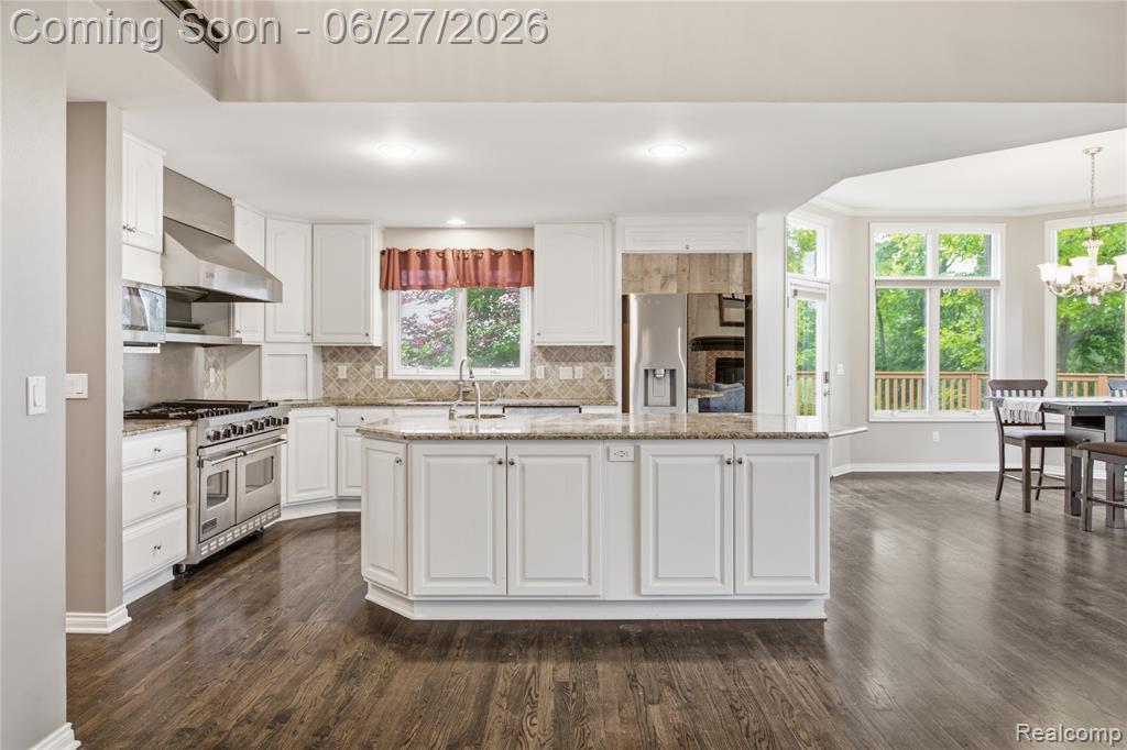 9015 Huron Bluffs Drive Property Photo 11
