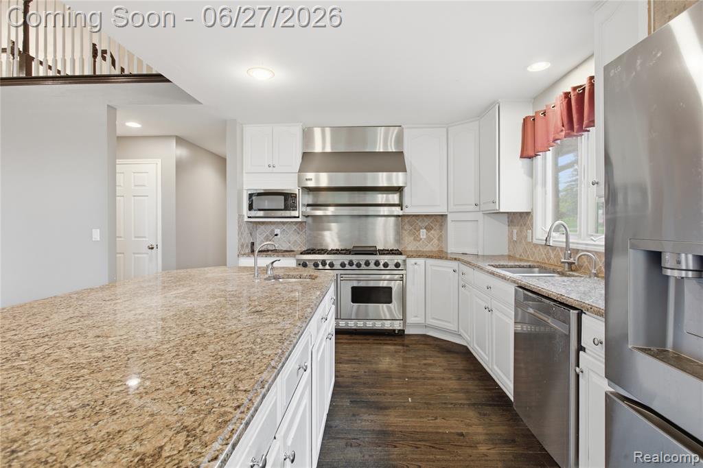 9015 Huron Bluffs Drive Property Photo 14