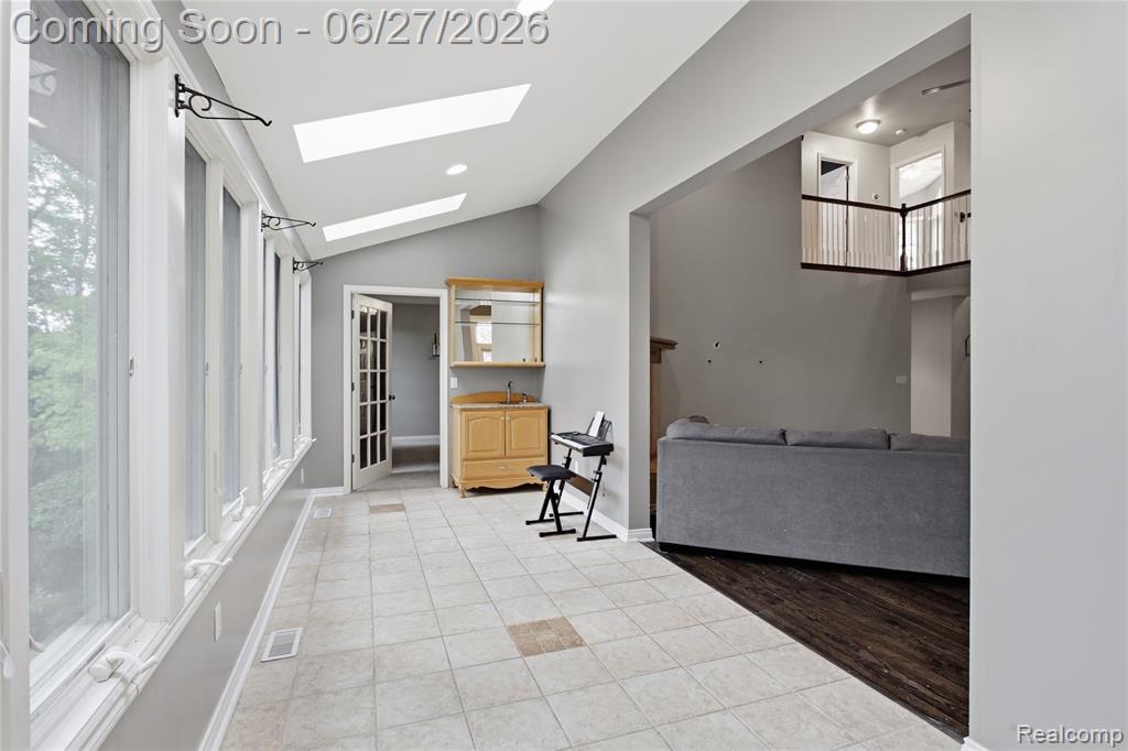 9015 Huron Bluffs Drive Property Photo 18