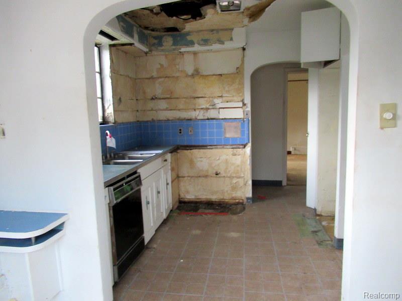 4650 Devonshire Road Property Photo 9