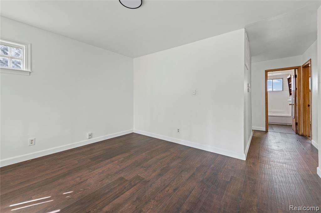 11033 Continental Avenue Property Photo 3