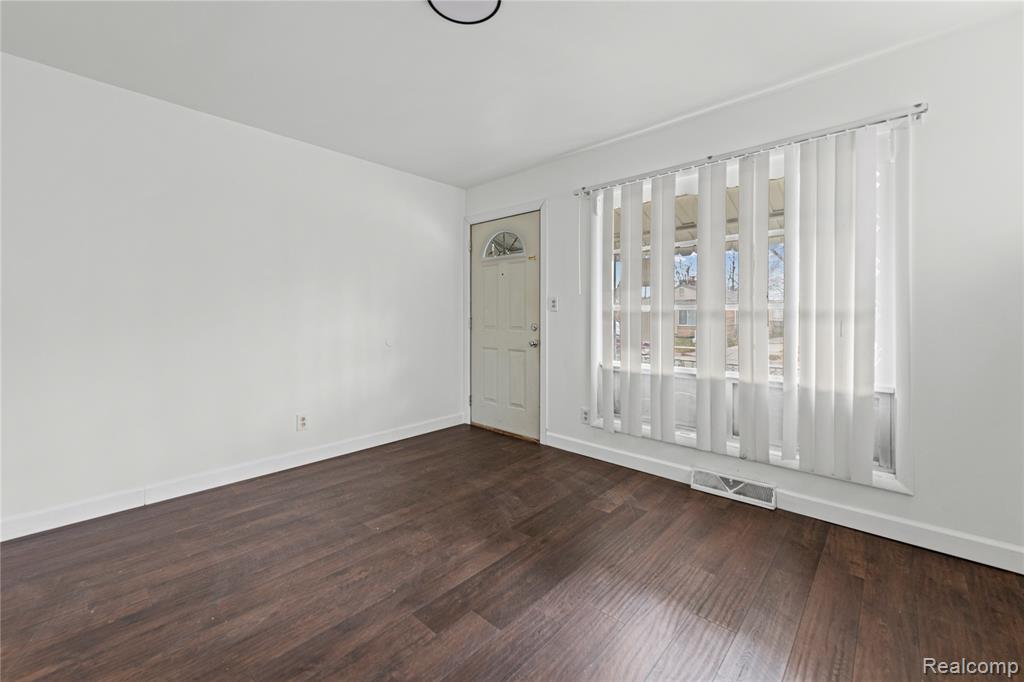11033 Continental Avenue Property Photo 4