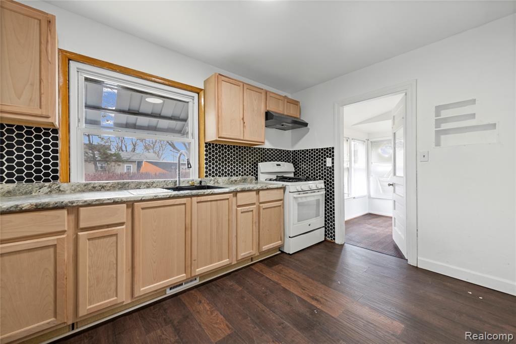 11033 Continental Avenue Property Photo 12