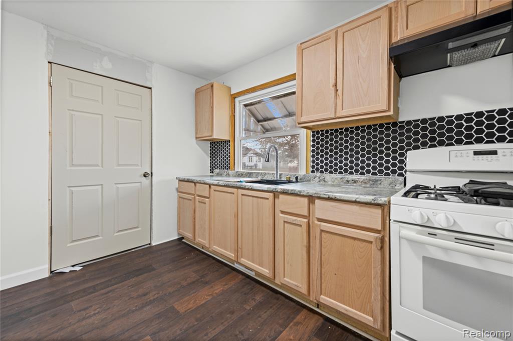 11033 Continental Avenue Property Photo 13