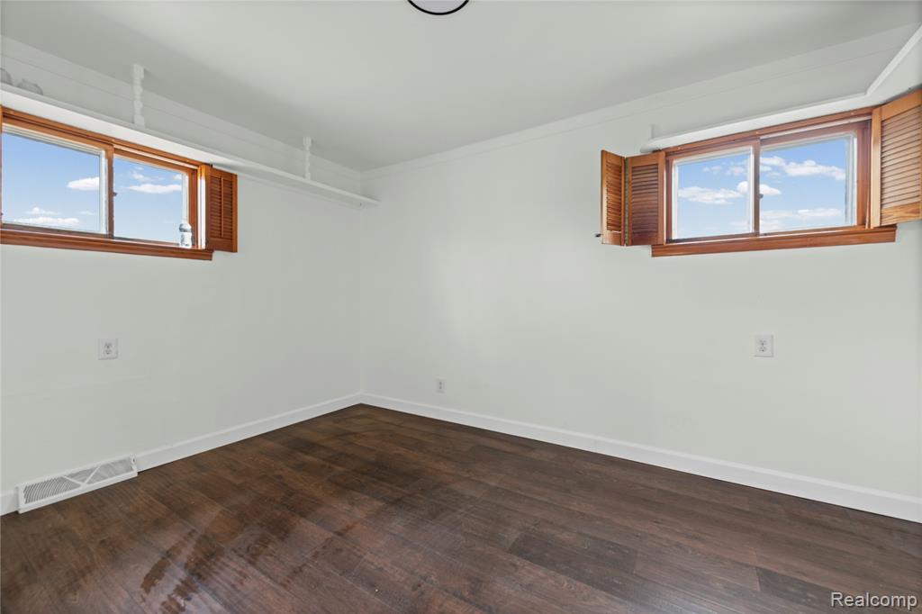 11033 Continental Avenue Property Photo 15