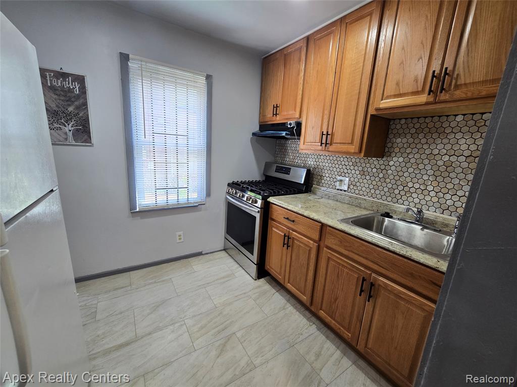 7671 - 7675 Evergreen Avenue Property Photo 19