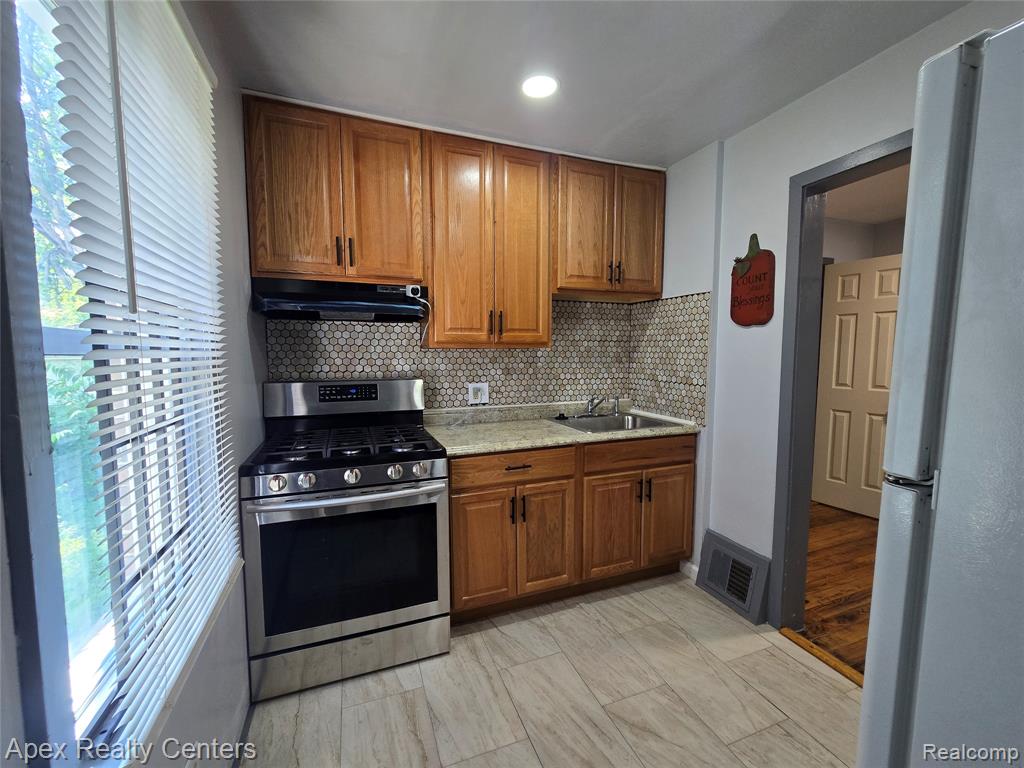7671 - 7675 Evergreen Avenue Property Photo 21