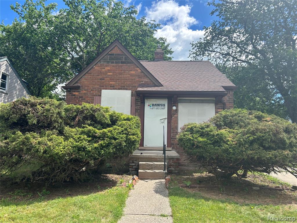 5290 University Place Property Photo 1