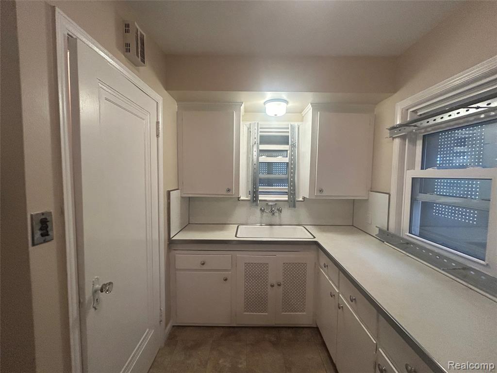 5290 University Place Property Photo 2