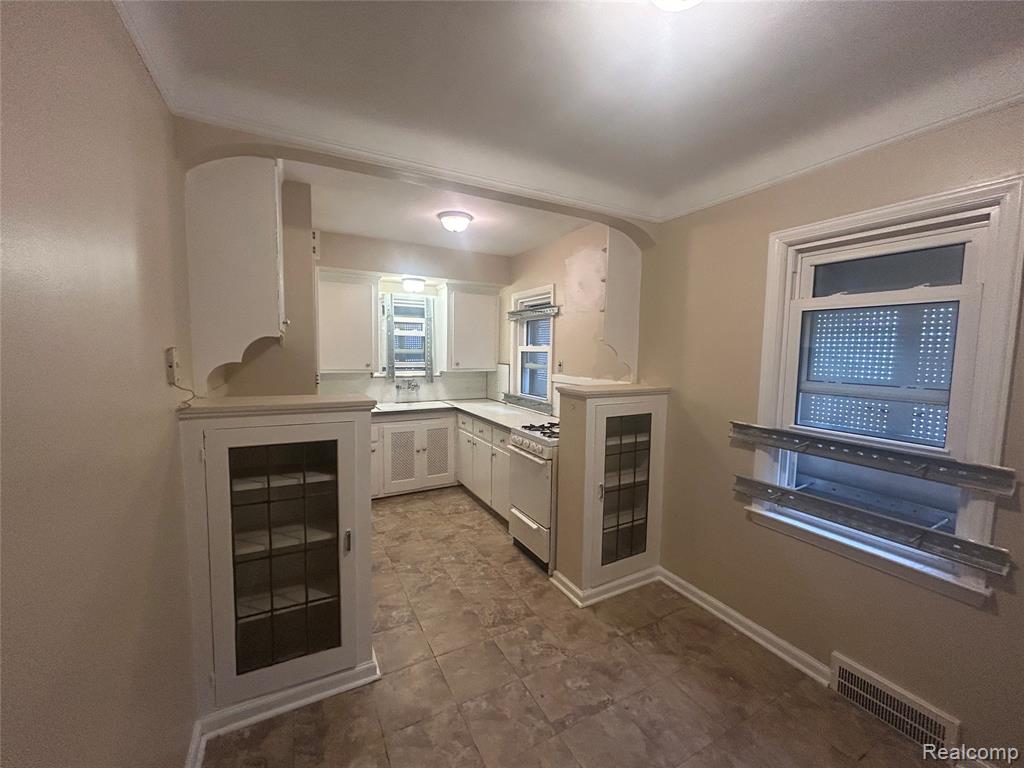 5290 University Place Property Photo 6