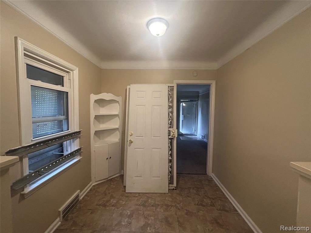 5290 University Place Property Photo 7