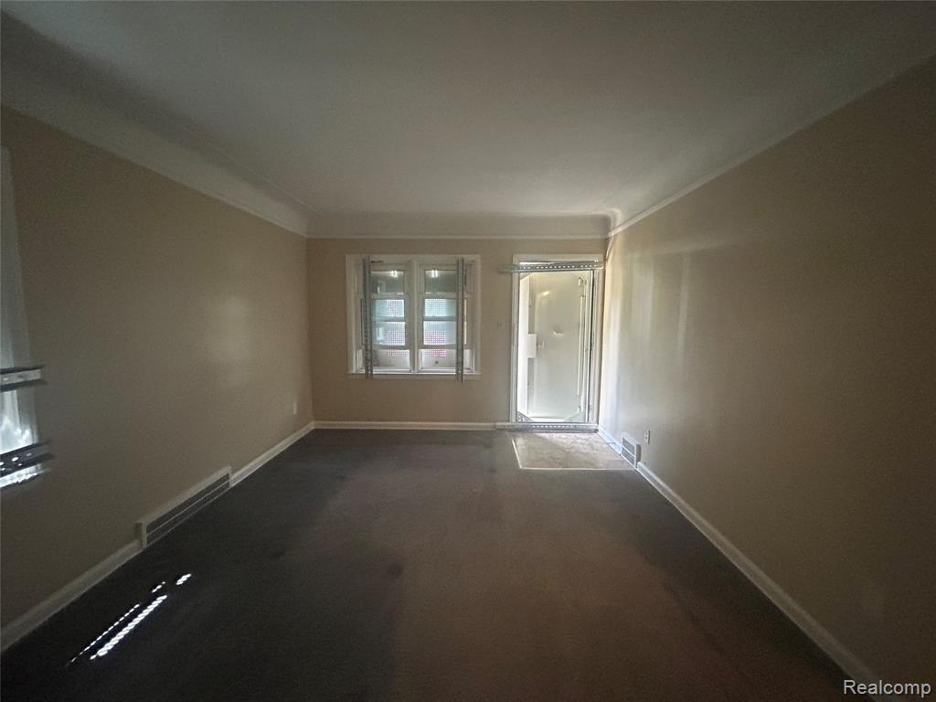 5290 University Place Property Photo 8